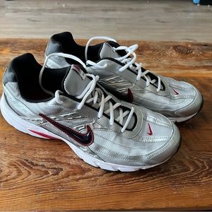 Nike Initiator metallic silver red size 13